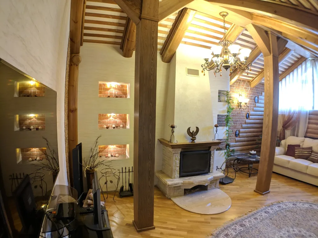 Дизайнерская двухуровневая 3-комнатная квартира с сауной и каминным залом