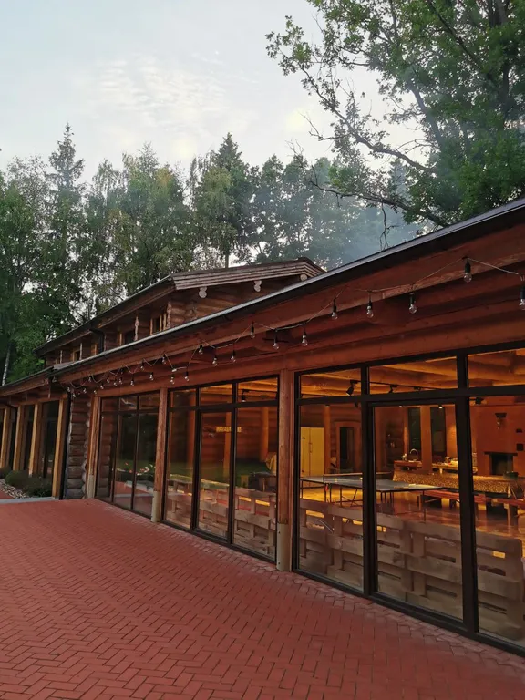 Уютный коттедж из бруса с бассейном