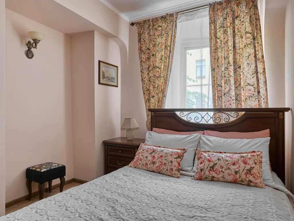 Апартаменты Кареты и Лошади с тремя спальнями рядом с Эрмитажем