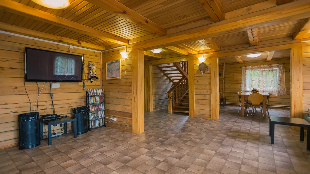 Уютный коттедж для семейного отдыха с домашним кинотеатром.