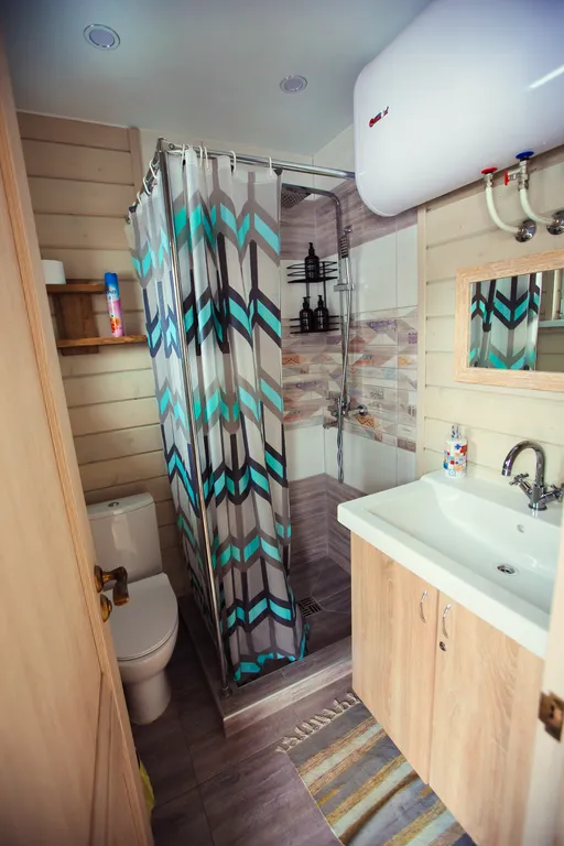 Уютный коттедж в деревенском стиле на берегу озера