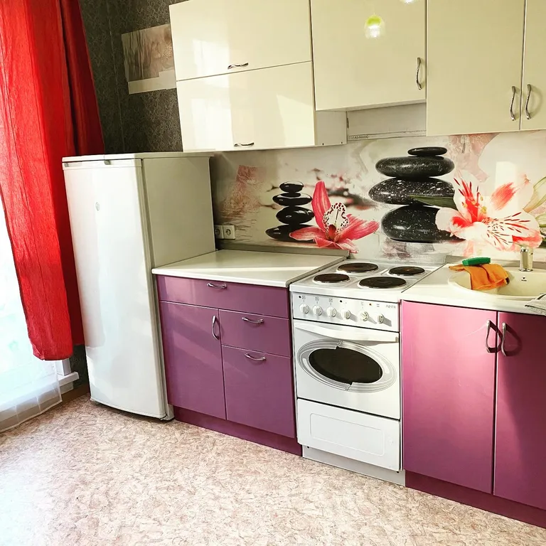 У Ледового дворца и областной больницы