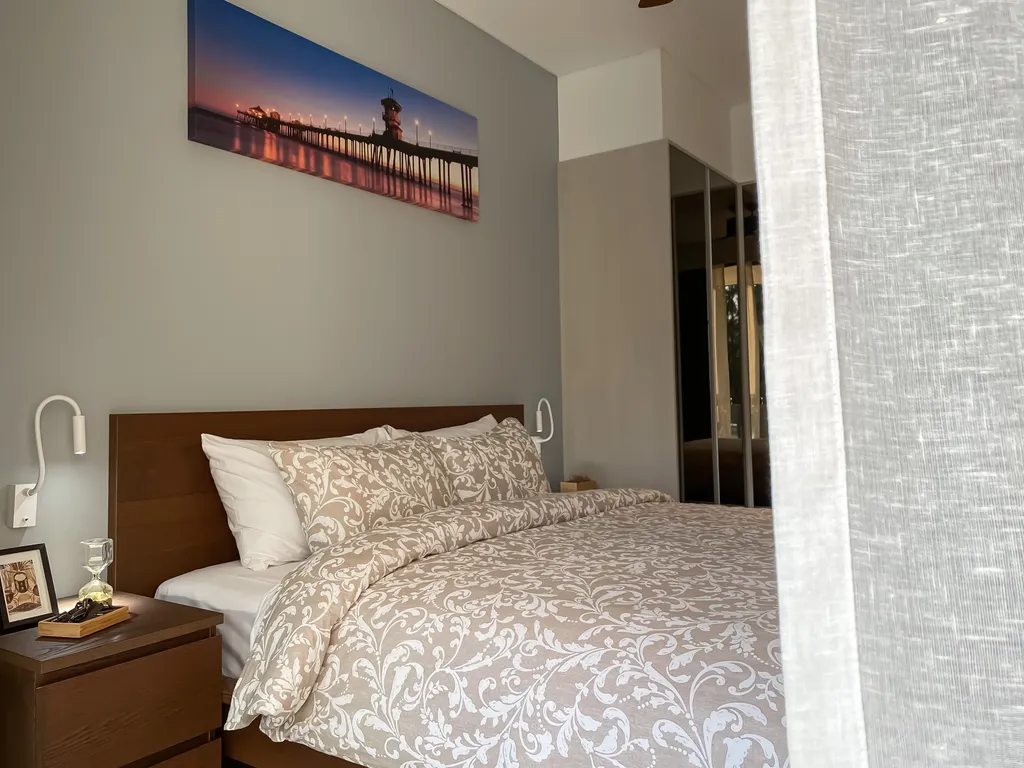 Две спальни с видом на озеро и море