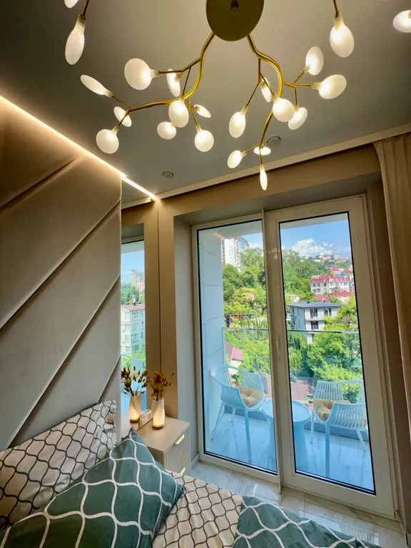 Дизайнерская квартира возле моря с балконом