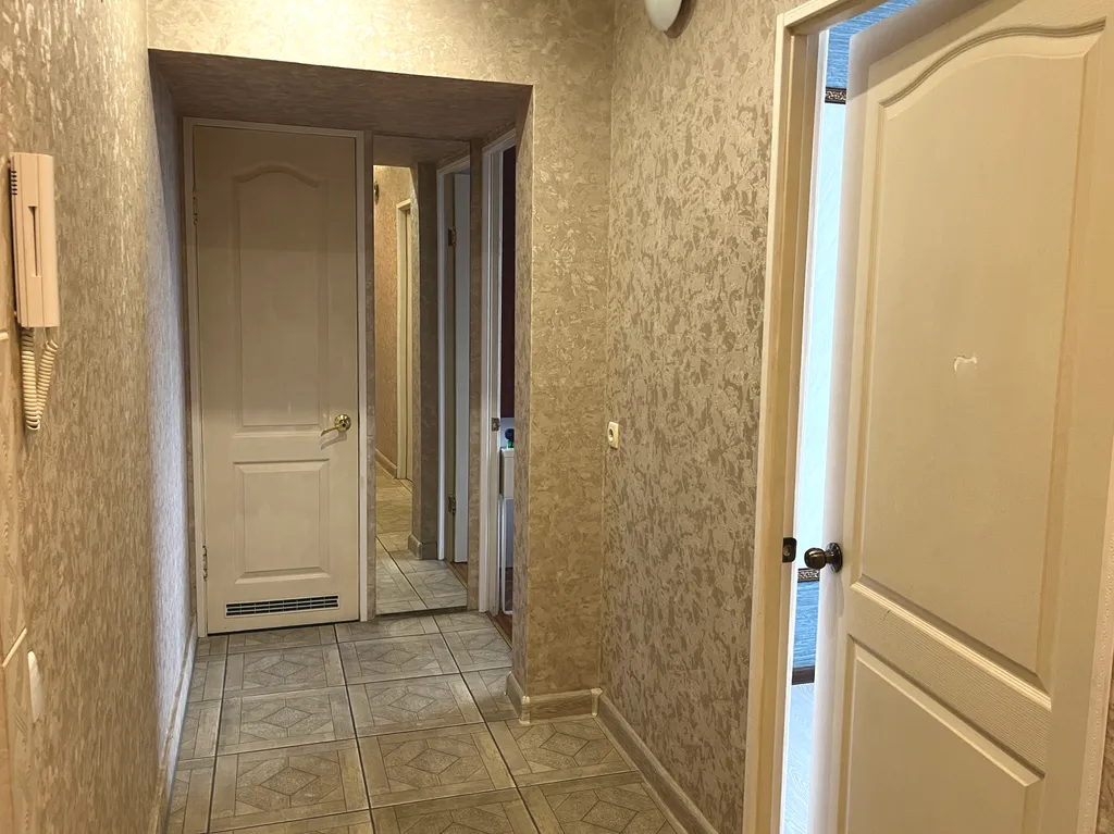 Просторная двухкомнатная с большой кухней у ДК Металлургов