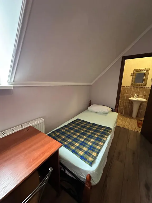 Большой дом с баней, бассейном, мангалом и парковкой