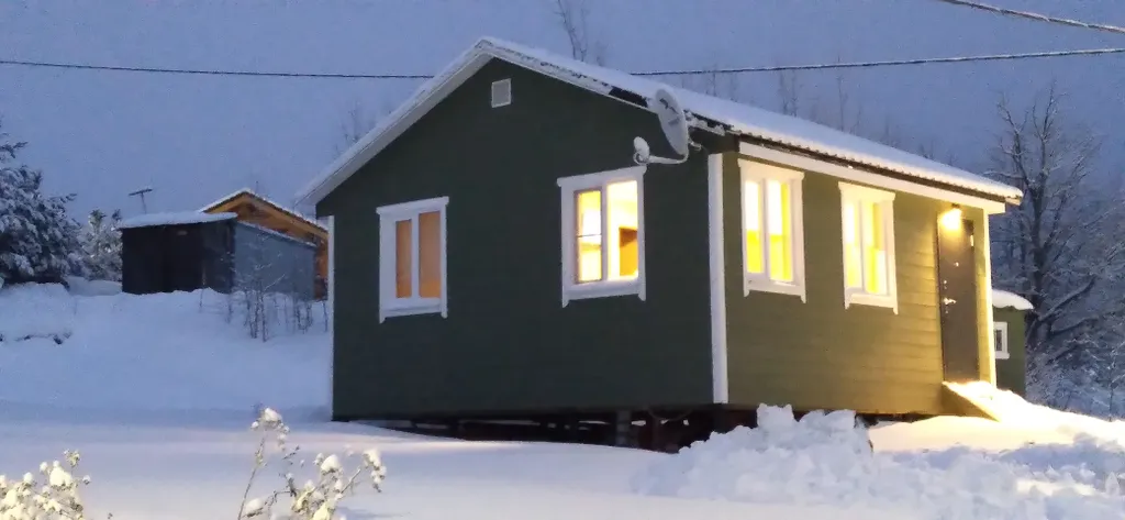 Небольшой дом на острове