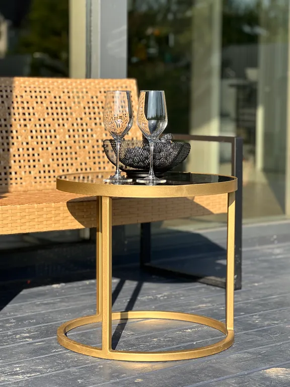 Панорамный дом с баней на дровах и чаном в окружении ёлок