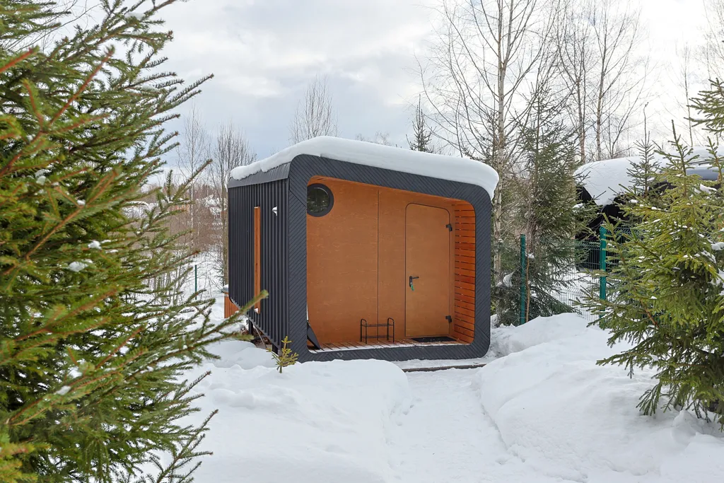 Дом Немо с уличной купелью  в лесу