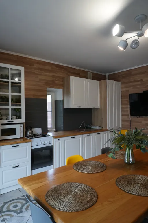 Вилла на берегу озера