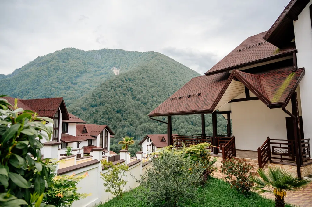 Коттедж Дом с бассейном и видом на горы — аренда посуточно в Монастырь