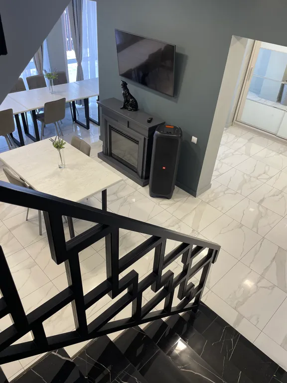 Коттедж с теплым бассейном и баней в 15 минутах от города