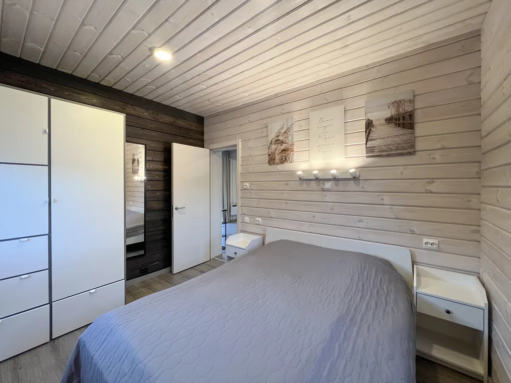 Коттедж Дом на 3 спальни с камином — Стеклянный