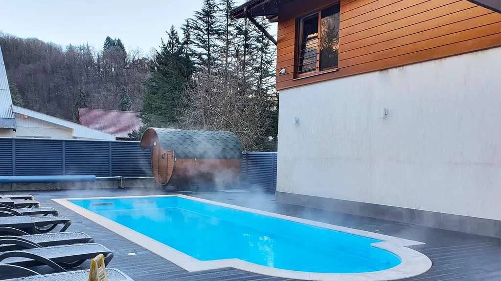 Студия с балконом вблизи гор