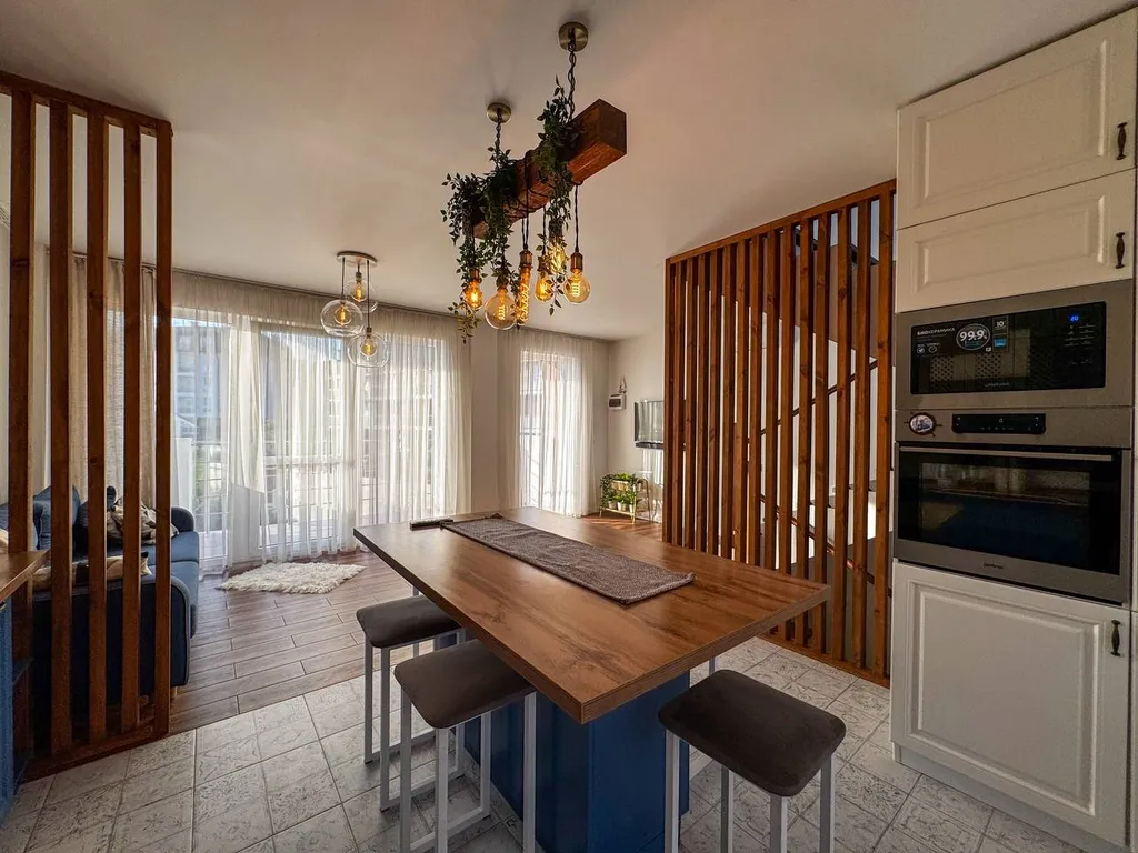 Таунхаус с дизайнерским ремонтом и террасой