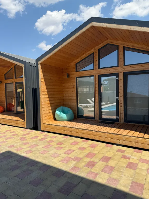 Коттедж Деревянный дом — аренда посуточно в Новофёдоровка