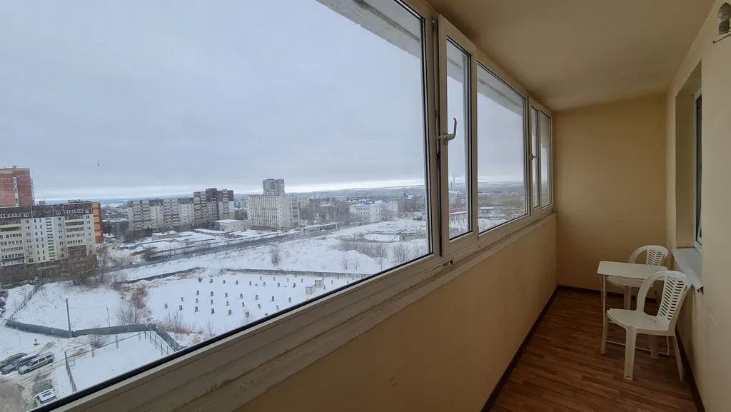 Светлая двухкомнатная квартира с евро ремонтом в многоэтажном доме