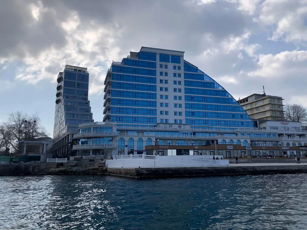 Апартаменты в центре с видом на Севастопольскую бухту