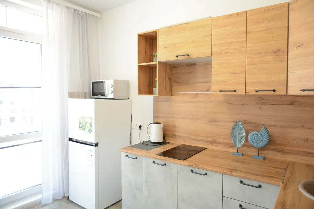 1к между морем и Кипарисовым озером