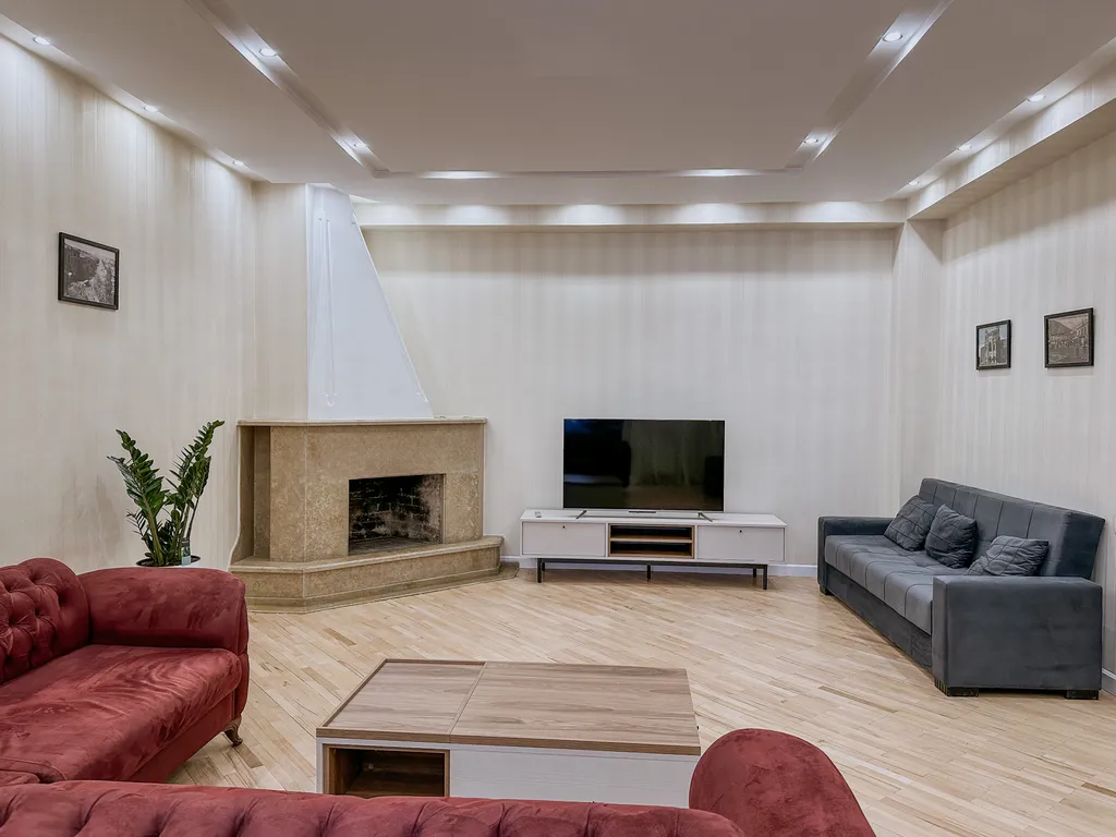 Лафамилия Тбилиси на площади Свободы