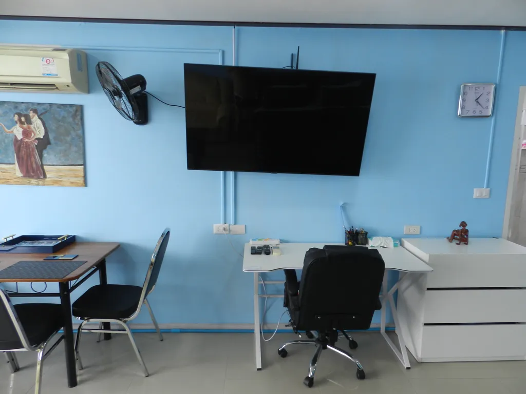 Студия с фронтальным видом на море