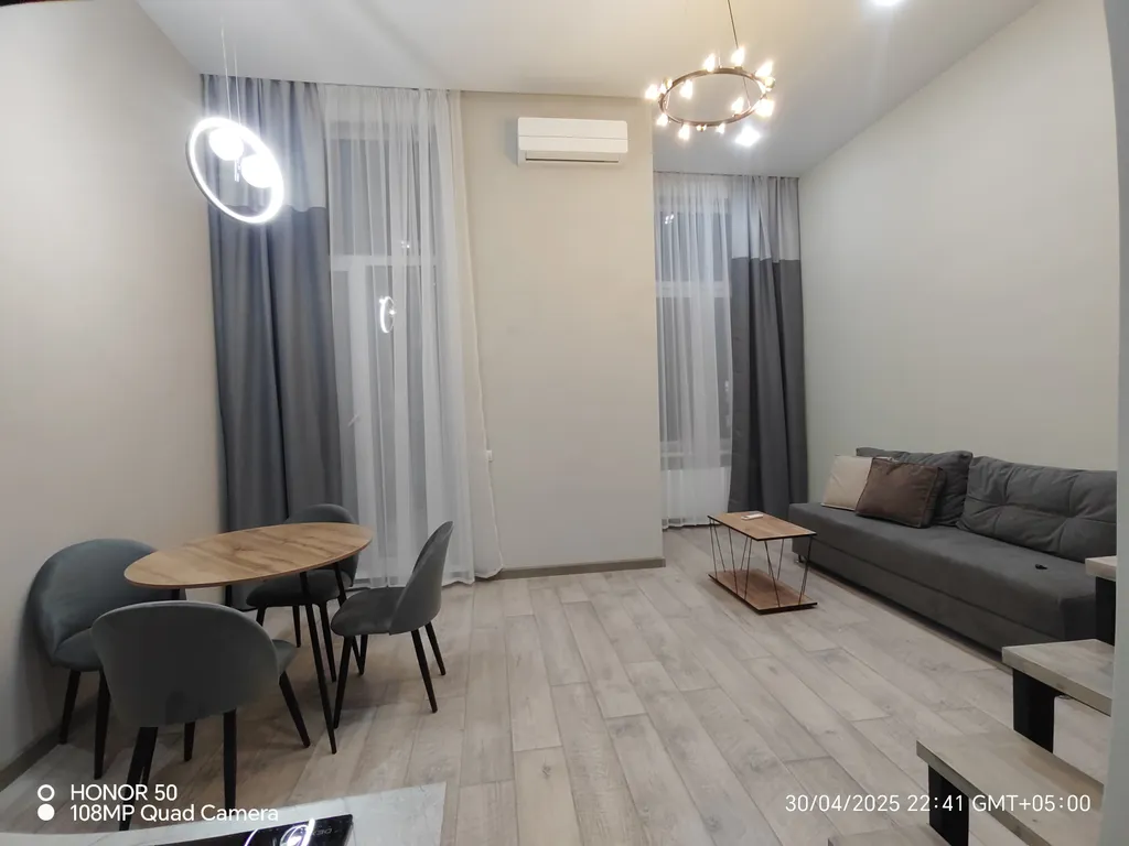 Шикарная двухуровневая студия в центре