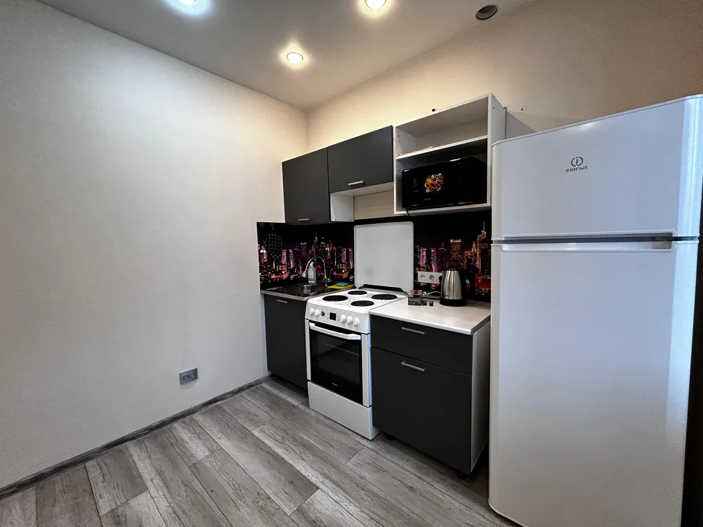 Современная квартира рядом с МНТК имени Федорова и СК Заря