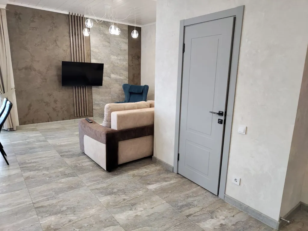 Новый дом с дизайнерским ремонтом