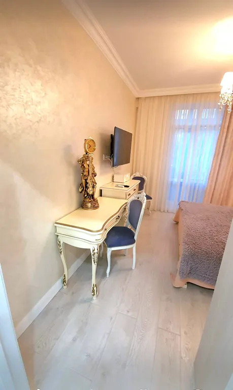 Квартира с видом на горы в 600 метрах от моря по тенистой аллее из сосен