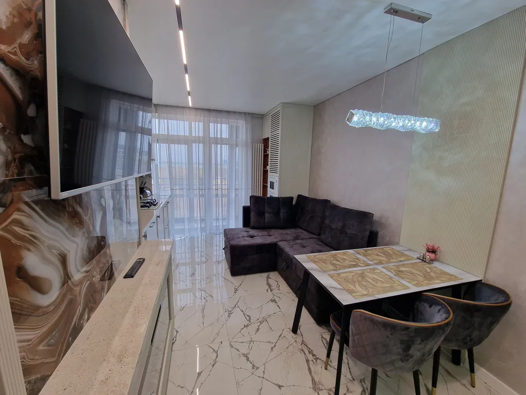 Квартира с ремонтом и видом на озеро Мойнаки