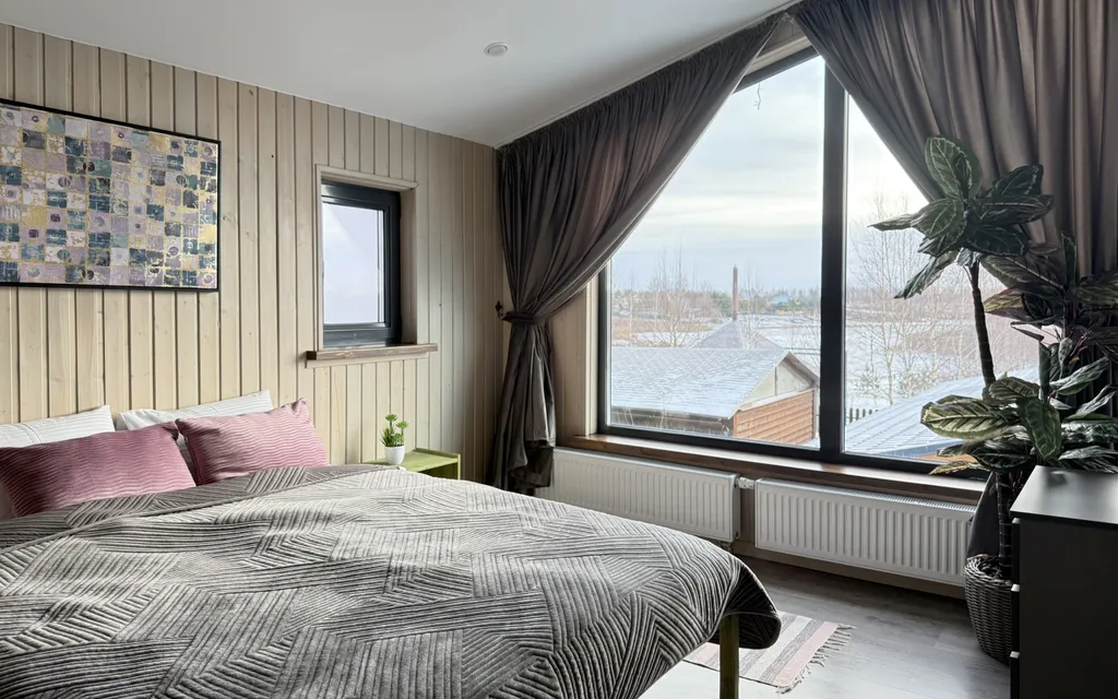 Семейный дом на берегу реки