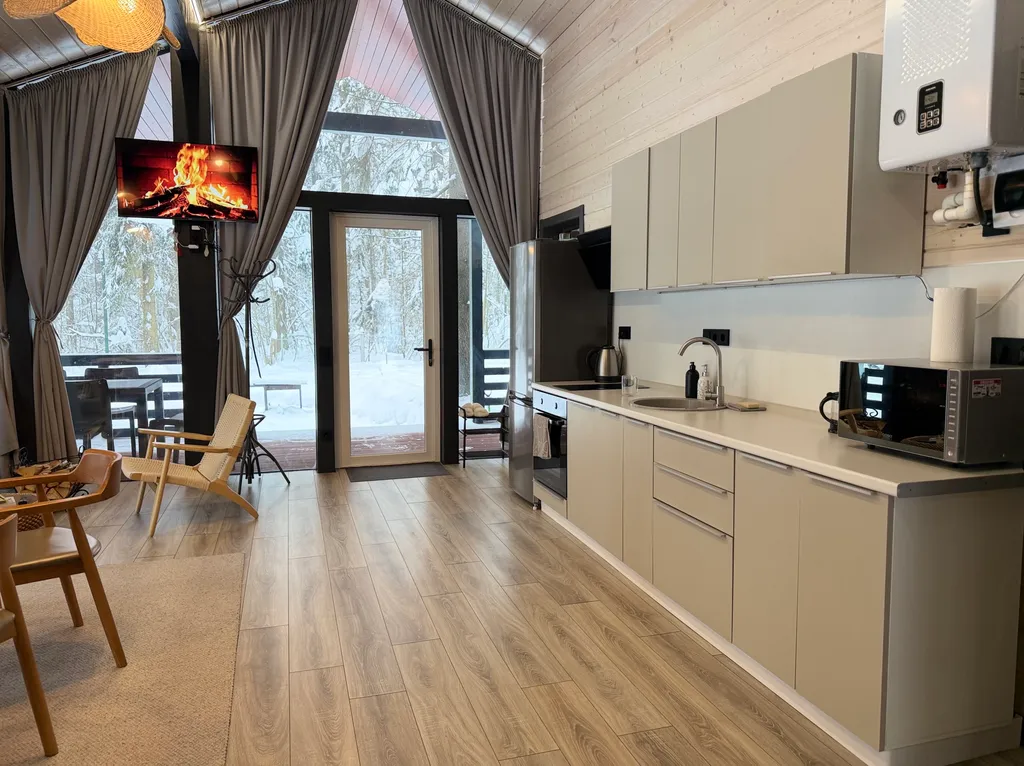 Просторный дом для компании с камином, сауной и общей зоной