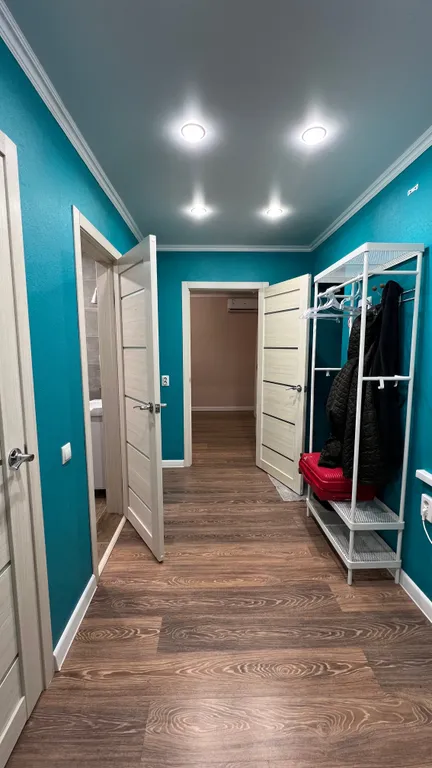 Евродвушка с отдeльной спальней и кухней с диваном