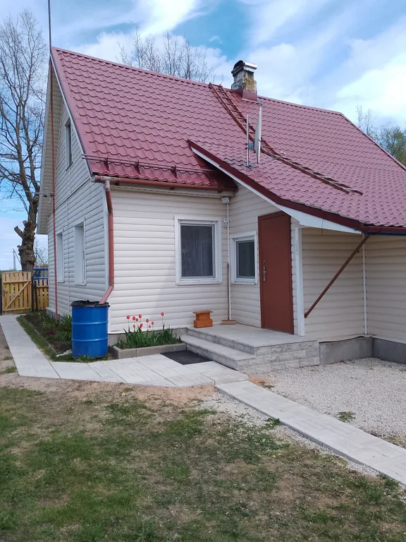 Дом с видом на монастырь