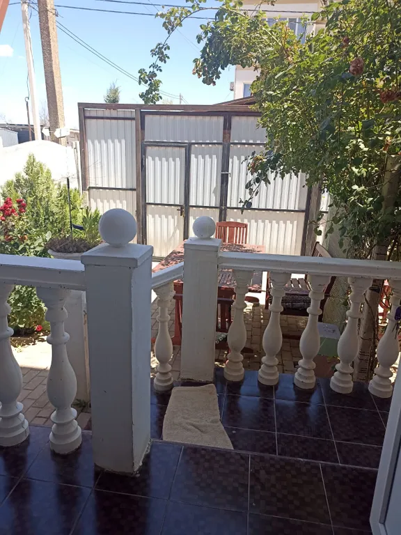 Двухэтажный трёхкомнатный дом Крым с кухней и двором под ключ