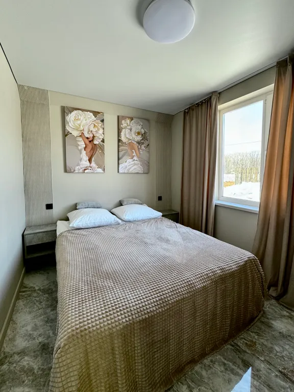 Дом с теплым бассейном на озере