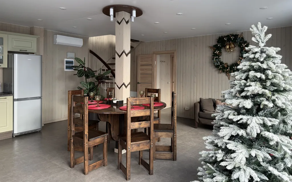 Семейный дом на берегу реки