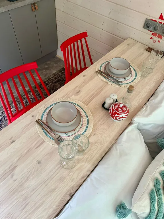 Домик в лесу в глэмпинге Сметана