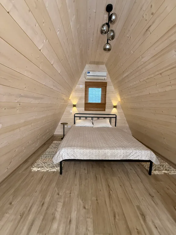 Уютный домик у леса