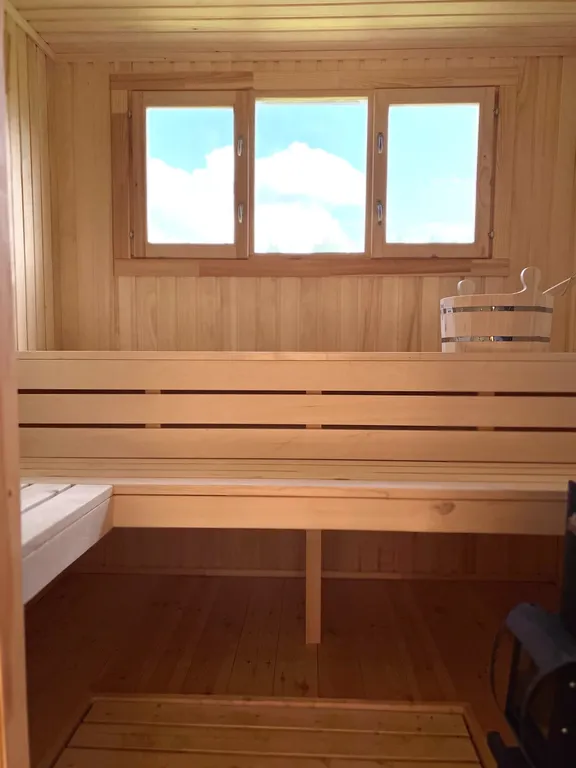 Коттедж Современный дом с баней у водохранилища — Лопотово