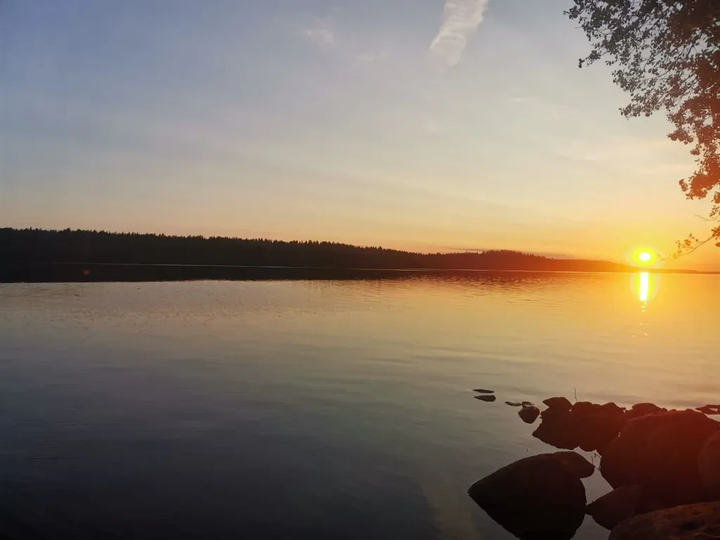 Коттедж Дом на берегу озера, на первой линии — Приморск