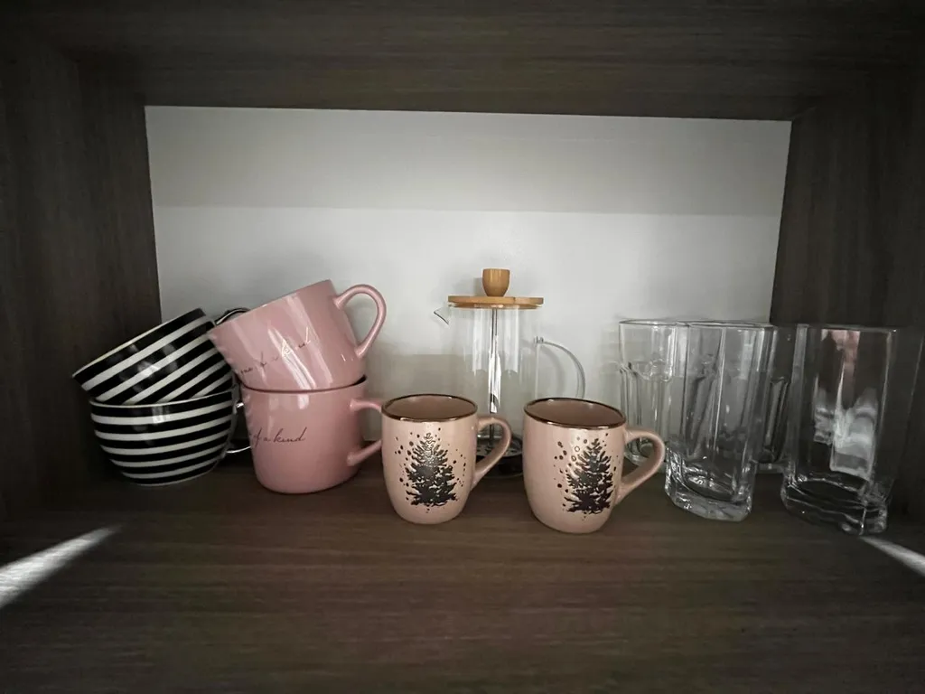 Современная квартира с камином в центре