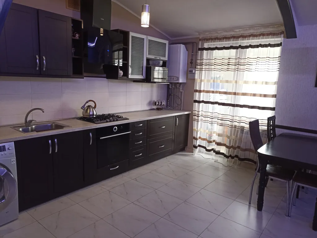 Большая квартира на берегу моря