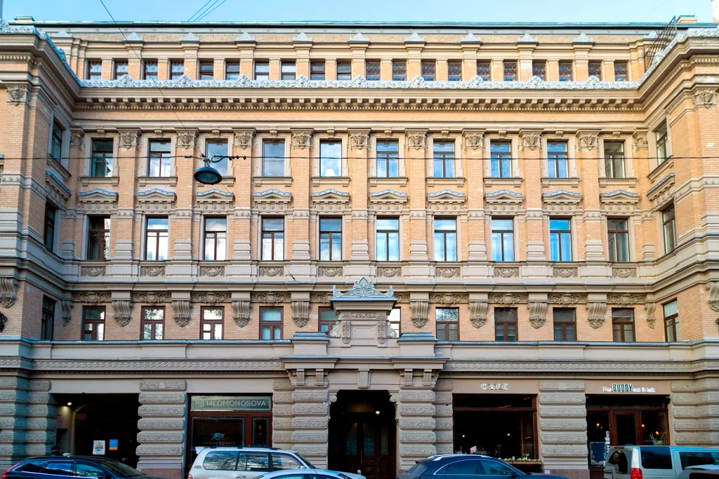 Яркая студия в лучшей парадной Петербурга