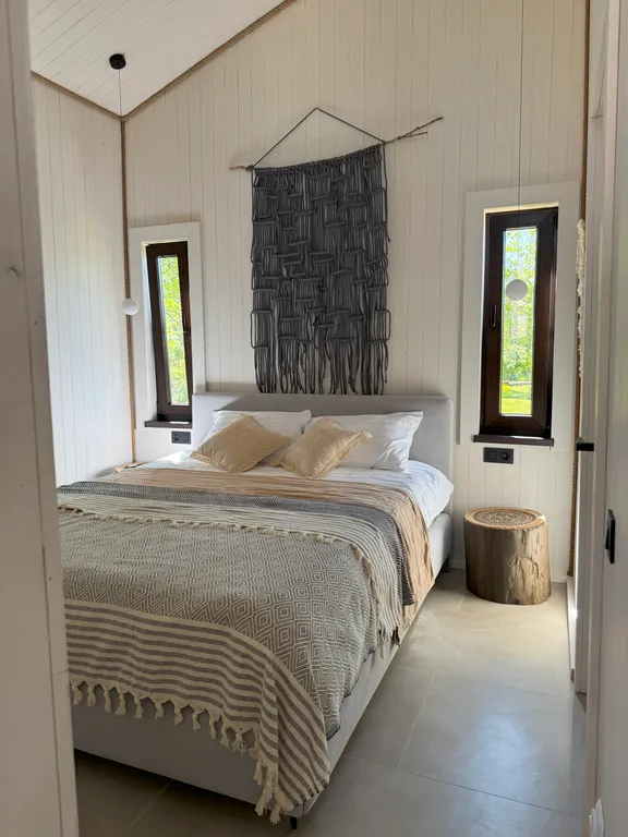 Дом в Абхазии у Черного моря (Му с цветами)