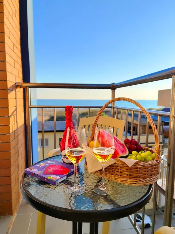 2х комнатный 5ти местный номер с боковым видом на море