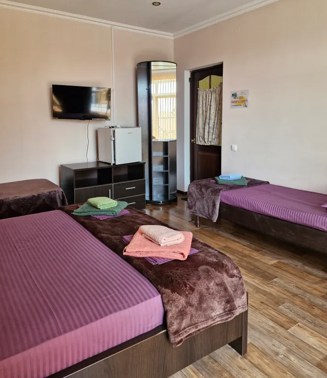 Семейная комфортная комната, с балкона вид на горы