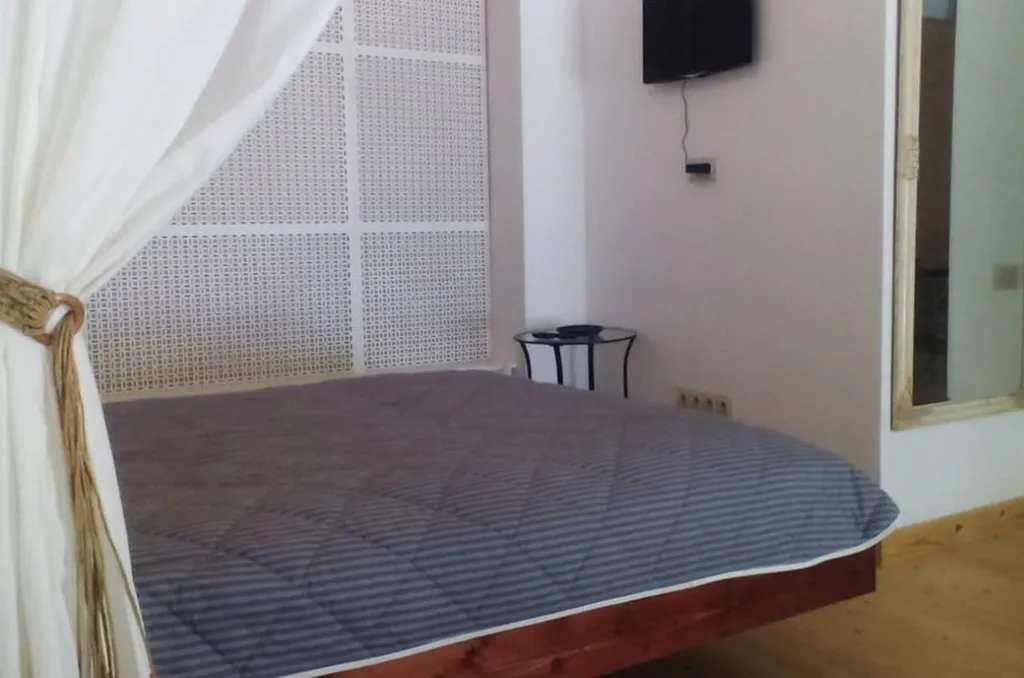 Студия комфорт на земле с двором, парковкой