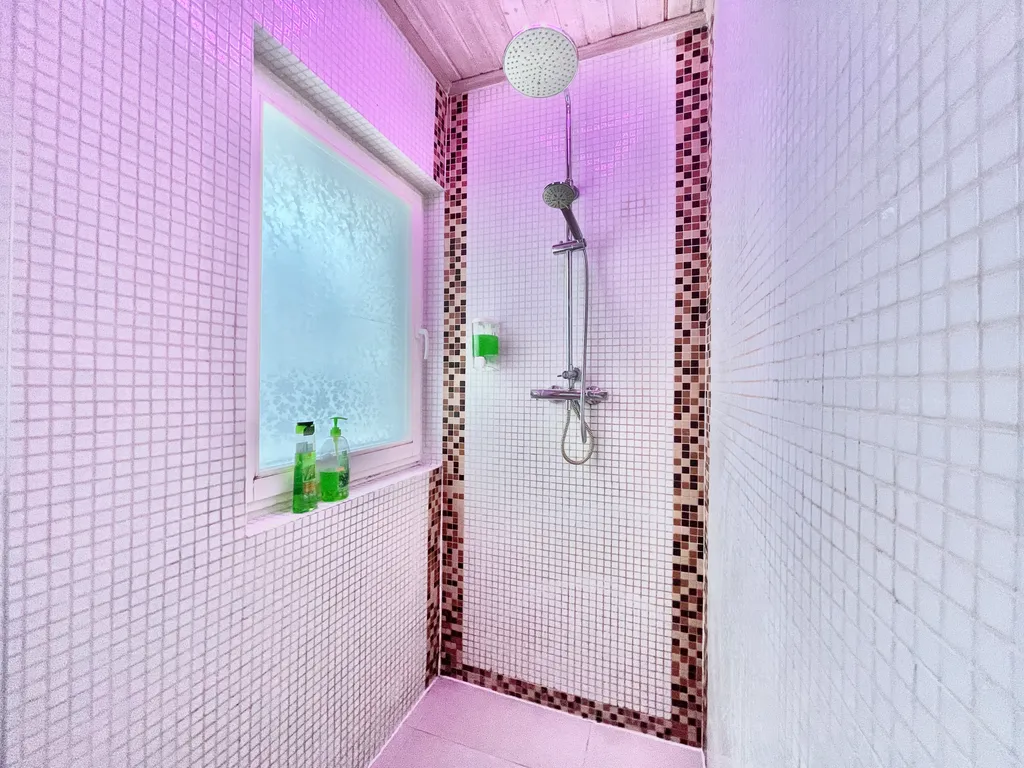 Коттедж Коттедж на берегу озера, с 5 спальнями, сауной  камином — Межозерное