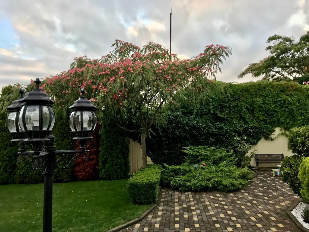 Комната с балконом